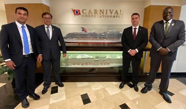 Bolsonaro visita Las Vegas e pede a regularização dos cassinos no Brasil