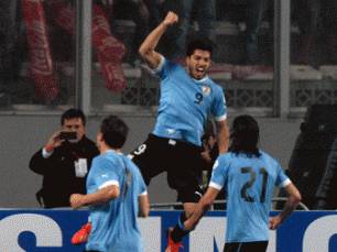 Mundial 2014: Suarez comanda Uruguai rumo ao Mundial