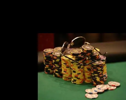 Como Jogar com Muitas Fichas nos Torneios de Poker