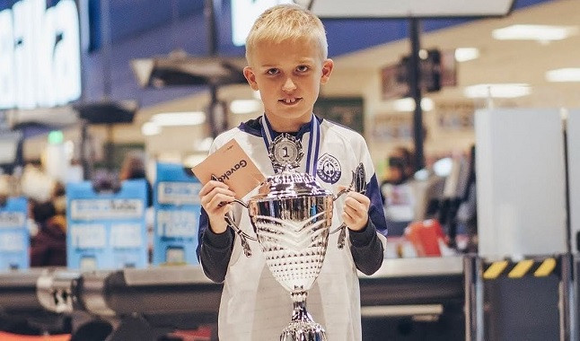 FIFA 21: Anders Vejrgang ya goleó al campeón mundial