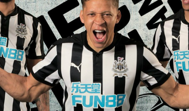Newcastle multado em 8.600 euros por publicitar casa de apostas