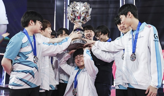 LoL: World Champion emphasizes importance of reading patch notes